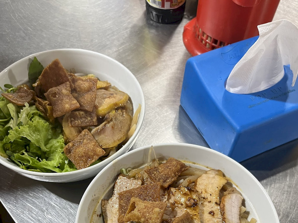 Diners often describe it as an underrated local favorite with a depth of flavor that rivals more famous spots 